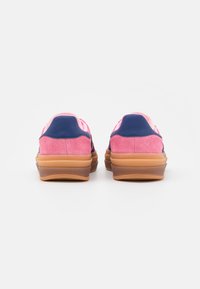 adidas Originals GAZELLE BOLD  - Αθλητικά παπούτσια - pink glow/victory blue