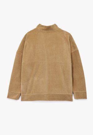 Beige, pehmeä fleece-pusero, jossa on korkea kaulus ja pitkät hihat. Ominaisuuksiin kuuluu sileä pinta ja vaakasuuntainen sauma yksityiskohtana helman läheisyydessä.