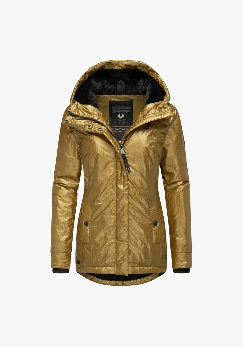 Chaqueta acolchada dorada con un exterior brillante, capucha forrada de forro polar negro, cierre frontal con cremallera y dos bolsillos frontales con cierres a presión.