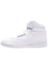 Baskets blanches montantes en cuir avec un col rembourré, devant à lacets et bande Velcro. Présente des accents de logo bleu.