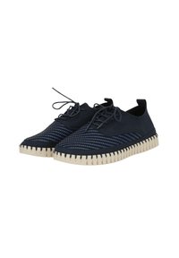 Zapatos de tela trenzada azul marino con suela de goma beige claro y cordones. Presentan un diseño texturizado y una forma aerodinámica.