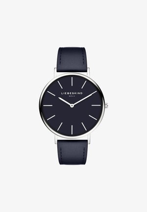 Montre minimaliste avec un cadran et un bracelet bleu foncé, boîtier argenté, index horaires blancs et texte "Liebeskind Berlin" sur le cadran.