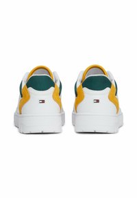 Tommy Hilfiger BASKET CORE LTH MIX ESS - Sneakers basse - city yellow