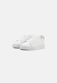 GANT MC JULIEN - Sneaker low - white/cognac