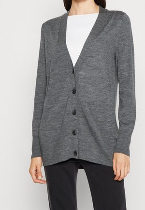 Grijze cardigan met een V-hals, knopen aan de voorkant en lange mouwen. Gemaakt van zacht materiaal, met een gestructureerde afwerking en subtiele stikdetails.