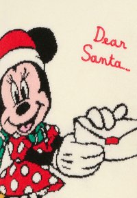 Minnie Mouse in een rood-wit stippenjurk en een rode strik, die een brief aan de kerstman vasthoudt. Het ontwerp heeft zwarte omtrekken en zachte texturen.