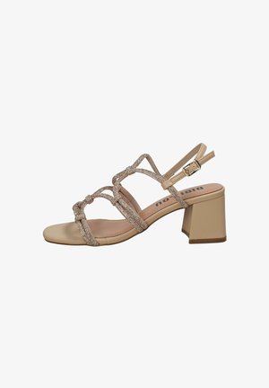 Beige open-toe sandaal met blokhak, fonkelende dunne bandjes en een enkelsluiting met gesp.
