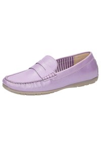 Lavenderfarbene Lederloafer mit gesteppten Details, glatter Oberfläche und einer niedrigen Gummisohle. Das Innere verfügt über ein gestreiftes Stofffutter.