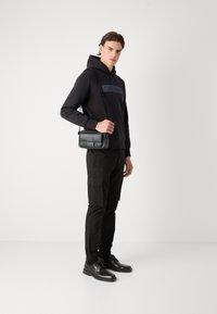 Calvin Klein BOX STRIPED LOGO HOODIE - Kapucni - black