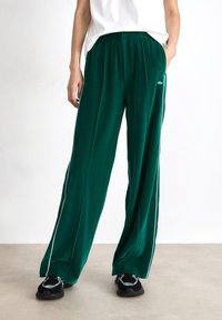 Lacoste Pantalon de survêtement - fluorine foncé/white