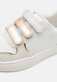 Friboo Baskets basses - white