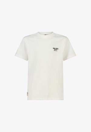 Wit T-shirt met korte mouwen en ronde hals, kleine zwarte tekst "New York City" op de linkerborst en een klein labeltje bij de onderzoom.