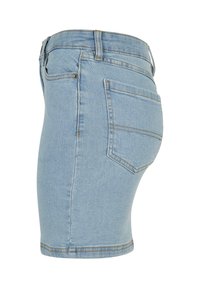 Svetlo modri jeans kratke hlače s prilegajočim dizajnom, ki imajo visok pas, en zadnji žep in kontrastno šivanje.