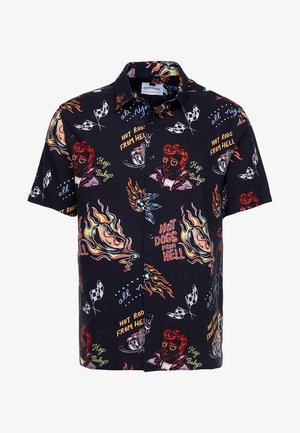 Schwarzes Kurzarmhemd mit bunten, retro-inspirierten Grafiken, darunter Flammen, Autos und Text, mit einem Button-Down-Kragen.