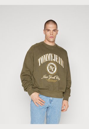 BOXY LUXE VARSITY CREW - Ikdienas džemperis - drab olive green