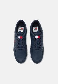 Tommy Jeans FLEXI RUNNER - Matalavartiset tennarit - twilight navy