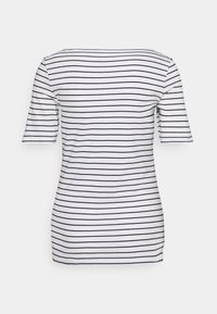 Camisa de manga corta en blanco con rayas horizontales negras, con un cuello redondo y un corte ajustado. Tejido suave y ligero.