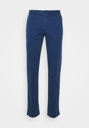 Marineblaue Hose mit geradem Bein, Knopfverschluss und Gürtelschlaufen, vor weißem Hintergrund präsentiert.