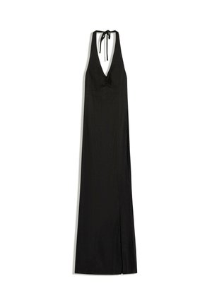Robe longue noire à col halter avec un décolleté en V profond et une fermeture par nœud dans le dos, dotée d'un corsage ajusté et d'une jupe longue jusqu'au sol.