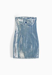 Robe mini métallisée argent sans bretelles avec un haut style bustier structuré et une silhouette ajustée.