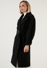 LELA REGULAR FIT - Prochowiec