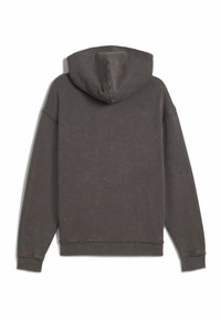 Felpa con cappuccio grigia realizzata in tessuto morbido, con cappuccio regolabile, polsini e orlo a coste, con una finitura scolorita e un branding minimale.