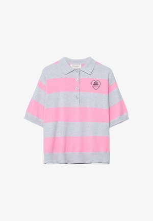 Lyhythihainen poolopaita, jossa leveät vaaleanpunaiset ja harmaat vaakaraidat sekä vasemmassa rinnassa sydämen muotoinen Bugs Bunny -logo.