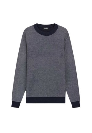 Maglione grigio scuro lavorato a maglia con scollo rotondo, maniche lunghe e polsini e orlo a coste color navy. Presenta un delicato motivo testurizzato su tutta la superficie.