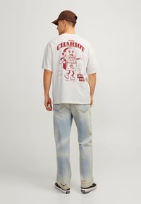 JORCHARIOT TEE UNISEX - Print T-shirt - white alyssum