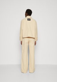 HUGO ANDERI - Jeansjacke - open beige