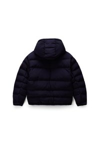 Námorní modrá prošívaná bunda s kapucí, s elastickými manžetami a bez viditelného kovového vybavení nebo log na zadní straně.