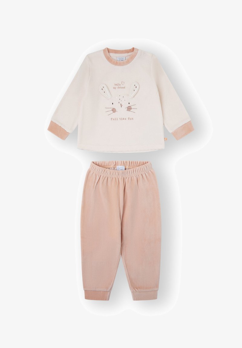 Pijama para niño pequeño en tonos rosa suave y crema, de manga larga, con pantalones de cintura elástica y un diseño de cara de conejo con el texto "hola mi amigo" en la parte superior.