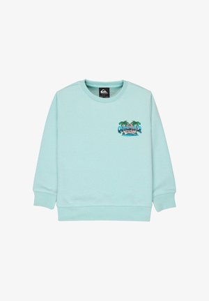 Hellblaues Sweatshirt mit langen Ärmeln und einem Quiksilver-Logo mit Palmen, Sonnenuntergang und Meereswellen auf der linken Brust.