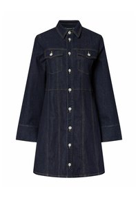 Robe en denim bleu foncé avec des manches longues, fermeture à boutons sur le devant, deux poches à rabat sur la poitrine et couture orange contrastante.