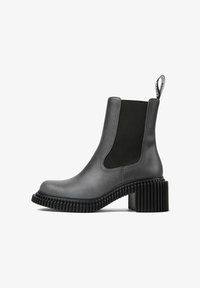 Vybráno, mittelgrau