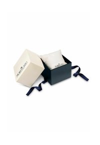 Due scatole regalo: una quadrata color avorio con il logo "Morellato" e una scatola quadrata blu navy con un cuscino bianco all'interno, legata con un nastro blu navy.