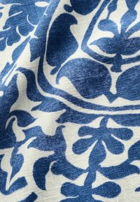 WAIST WIDE  - Auduma bikses - blue white floral print