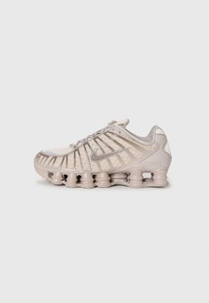 NIKE SHOX TL UNISEX - Tenisice - orewood brown/cave stone-college/grey/silver-coloured