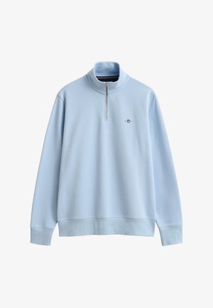 Hellblauer Pullover mit langen Ärmeln, Viertel-Reißverschluss, gerippten Bündchen und Saum sowie kleinem gesticktem Logo auf der linken Brust.