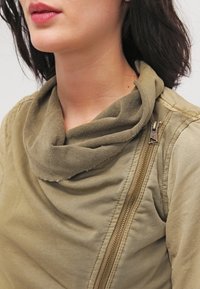 khujo Jas - khaki