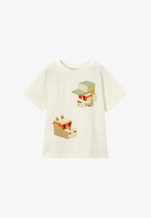 T-shirt bianca a maniche corte con due volti di animali pixellati che indossano occhiali arancioni, uno con un cappello verde, stampata sul davanti.