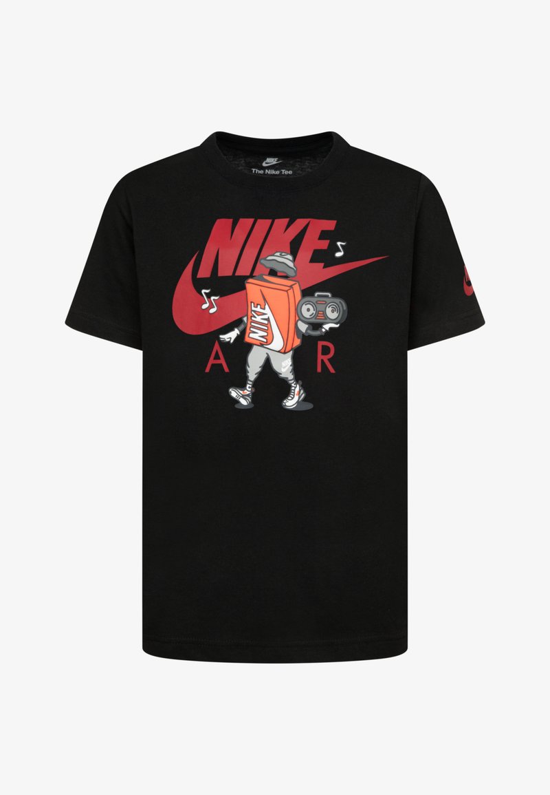 Svart bomull t-skjorte med et grafisk motiv av en karakter som holder en boombox og en oransje boks med "Nike"-tekst. Røde Nike-logo aksenter.