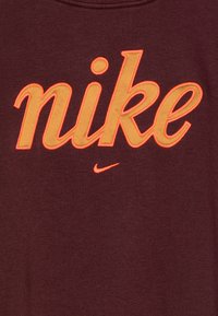 Nike Sportswear CLUB STAR - Ikdienas džemperis - burgundy crush/hot punch