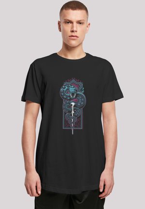 Schwarzes T-Shirt mit einem zentralen Grafikdesign eines gewundenen Schlangen und einem kunstvollen Muster in Blau-, Lila- und Weißtönen. Mit kurzen Ärmeln.