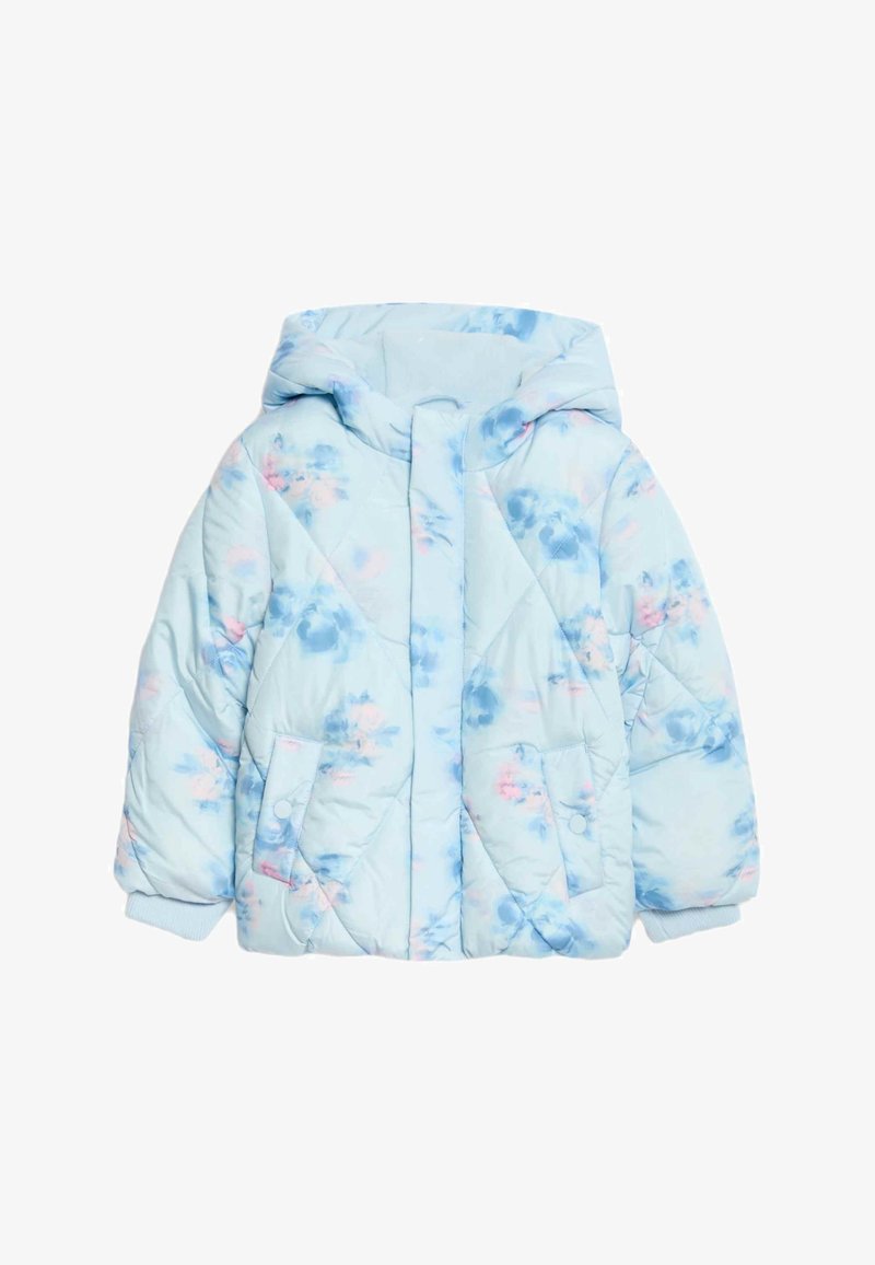 Puchowa kurtka w jasnoniebieskim kolorze z wzorem tie-dye w różowym i ciemnoniebieskim odcieniu, z kapturem i dwoma frontowymi kieszeniami z zapięciem na zatrzaski.