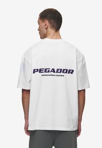 Pegador - COLNE OVERSIZED TEE - Print T-shirt - white/deep purple Thumbnail Image 1