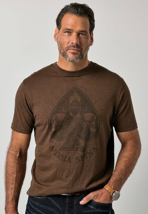 JP1880, T-SHIRT, SHORT SLEEVE, CHEST PRINT, UP TO 8XL - Camiseta estampada - dark-brown