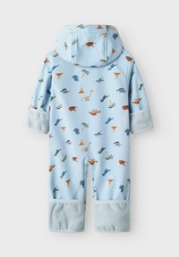 Helles blaues Kinder-Einteiler mit Dinosaurier-Motiven, verfügt über eine Kapuze, weiche Fleecebündchen und eine glatte Stoffoberfläche.