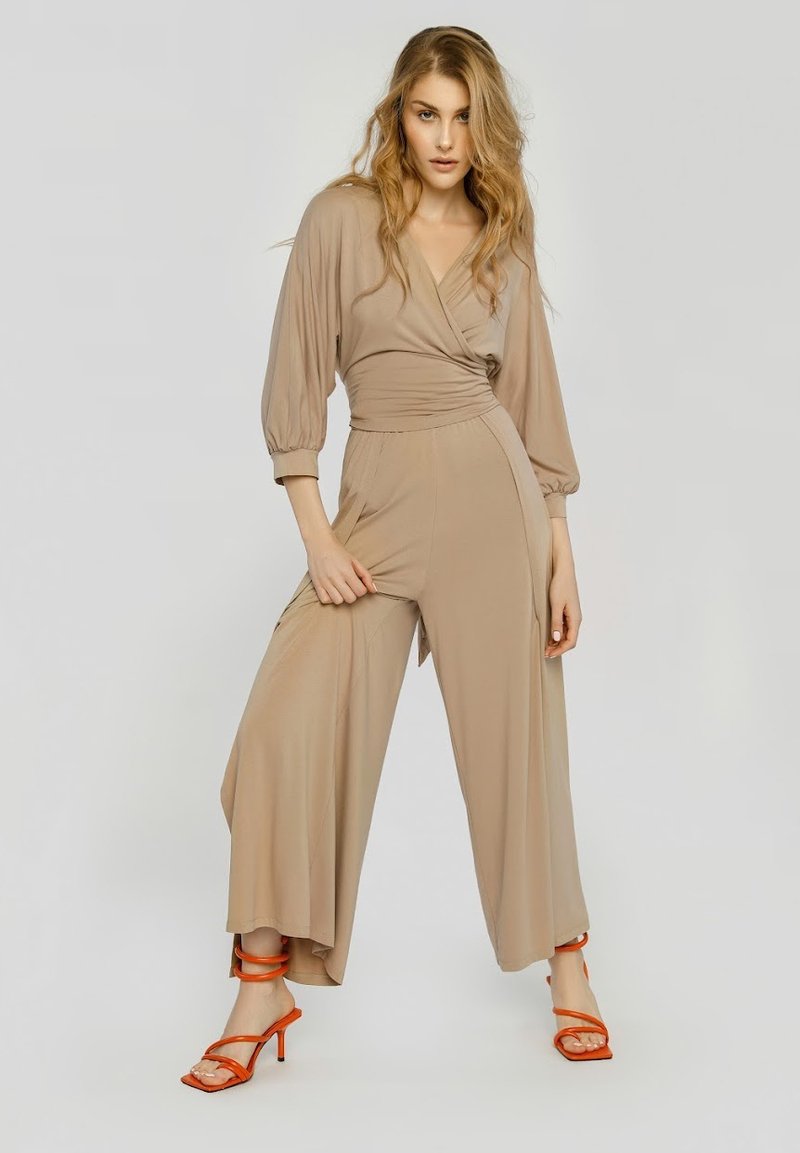 Madnezz House PAVO - Kombinezon