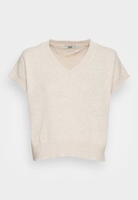 V-hals kortærmet sweater i lys beige. Strikket tekstur med en afslappet pasform og ribbet kant. Mærket siger "JDY."